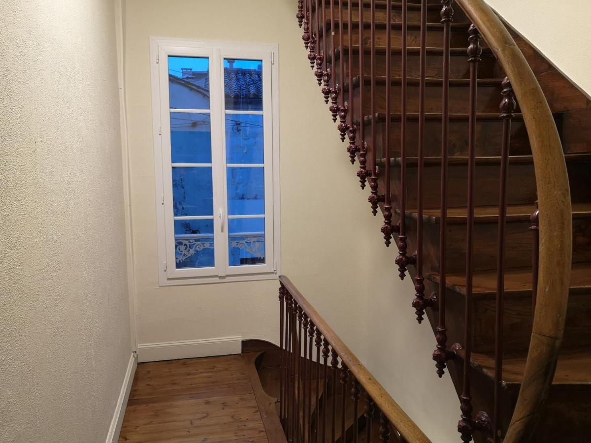 T2 Avec Verriere Situe En Hyper Centre Avec Wifi, Linge, Draps, Savons Et Serviettes Fournis Cognac Exterior photo